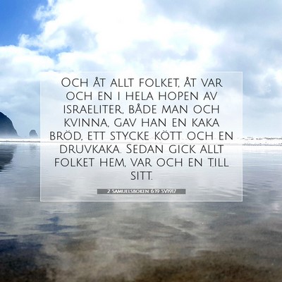 2 Samuelsboken 6:19 SV1917 Bild av bibelvers